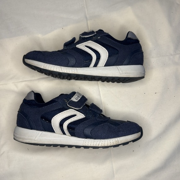 Geox boys sneakers. Lightly worn. Size 36 - Picture 2 of 4
